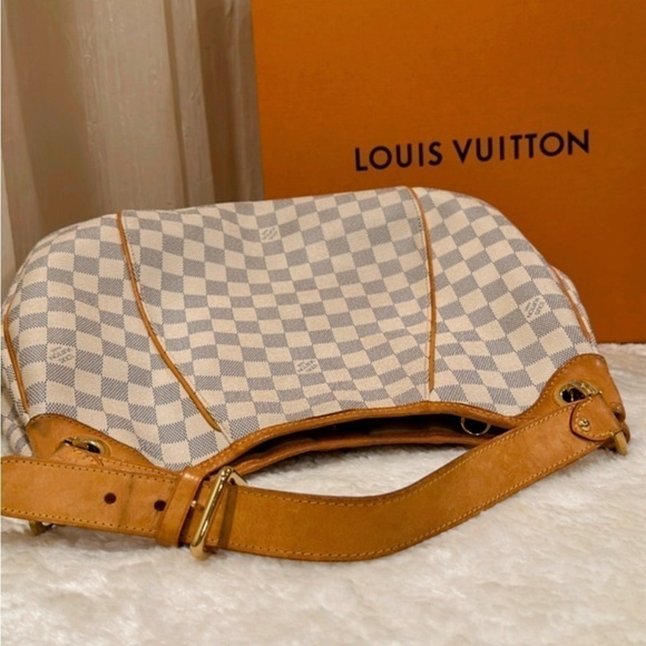 Authentic Louis Vuitton Galliera Damier
Azur Shoulder Bag✨ - Picture 3 of 16